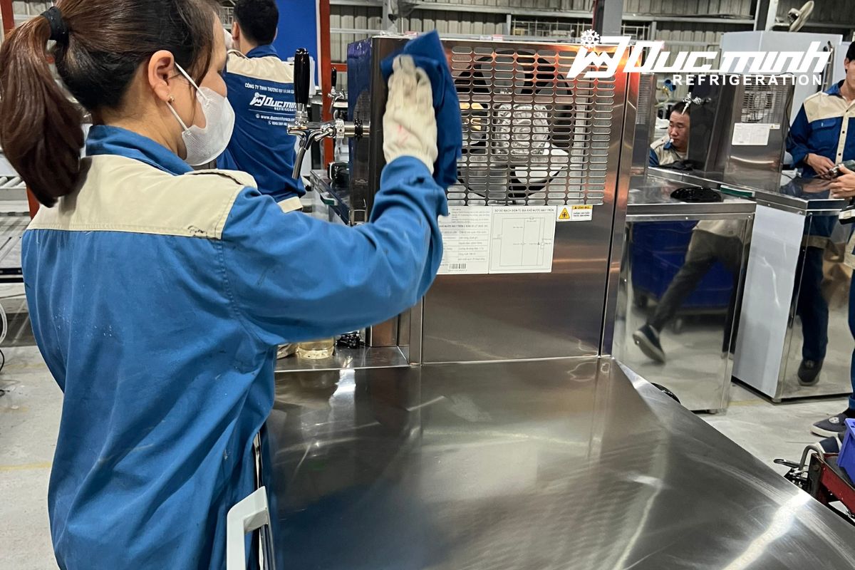 vệ sinh tủ lạnh inox